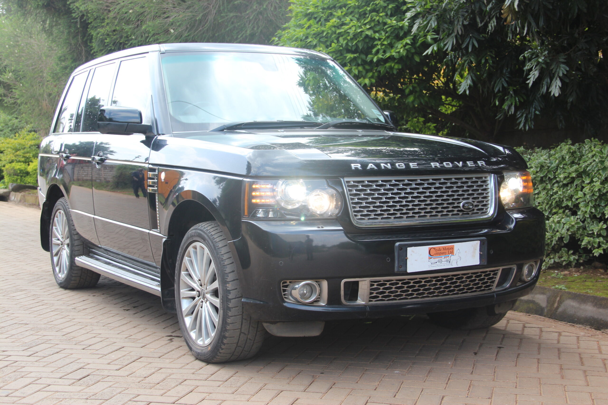 RANGE ROVER VOGUE AUTOBIOGRAPHY. – Clyde Motors Ltd